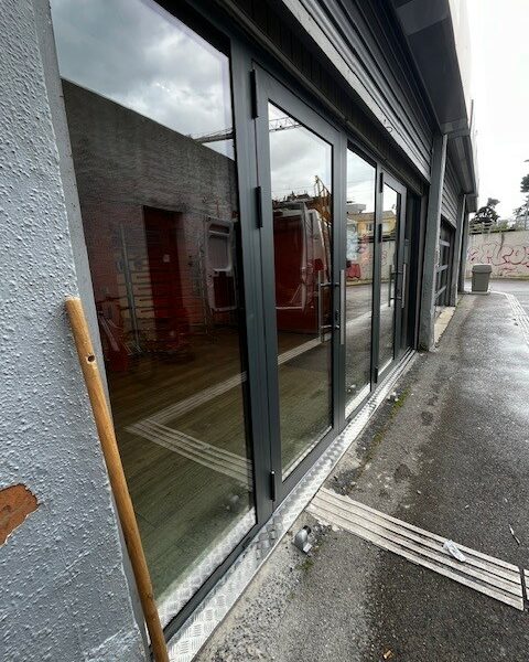 Ensemble porte d’entrée en aluminium