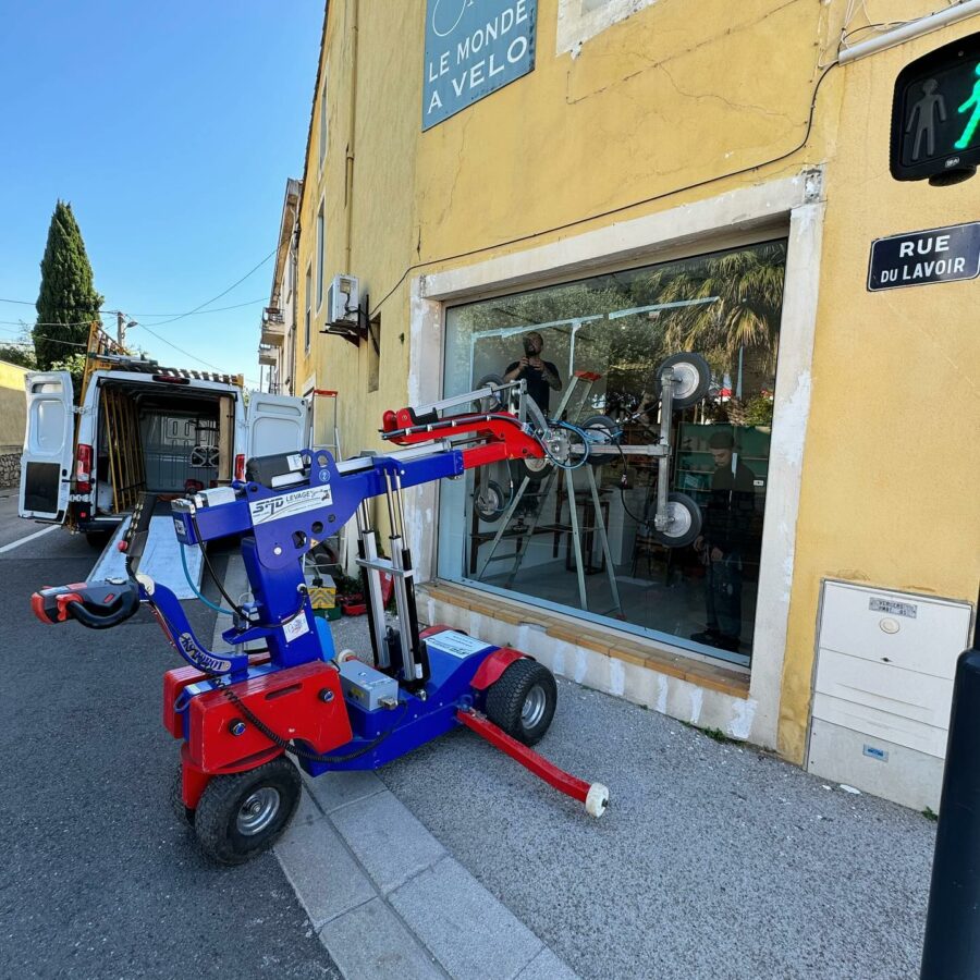 Remplacement d’un vitrage XL — menuiseries aluminium posées par SMD Fermetures